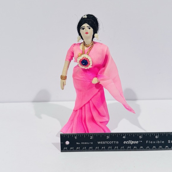 Vintage Indian Hindu‎ Culture Cloth Doll Souvenir With A Traditional Pink Dress - Picture 7 of 7